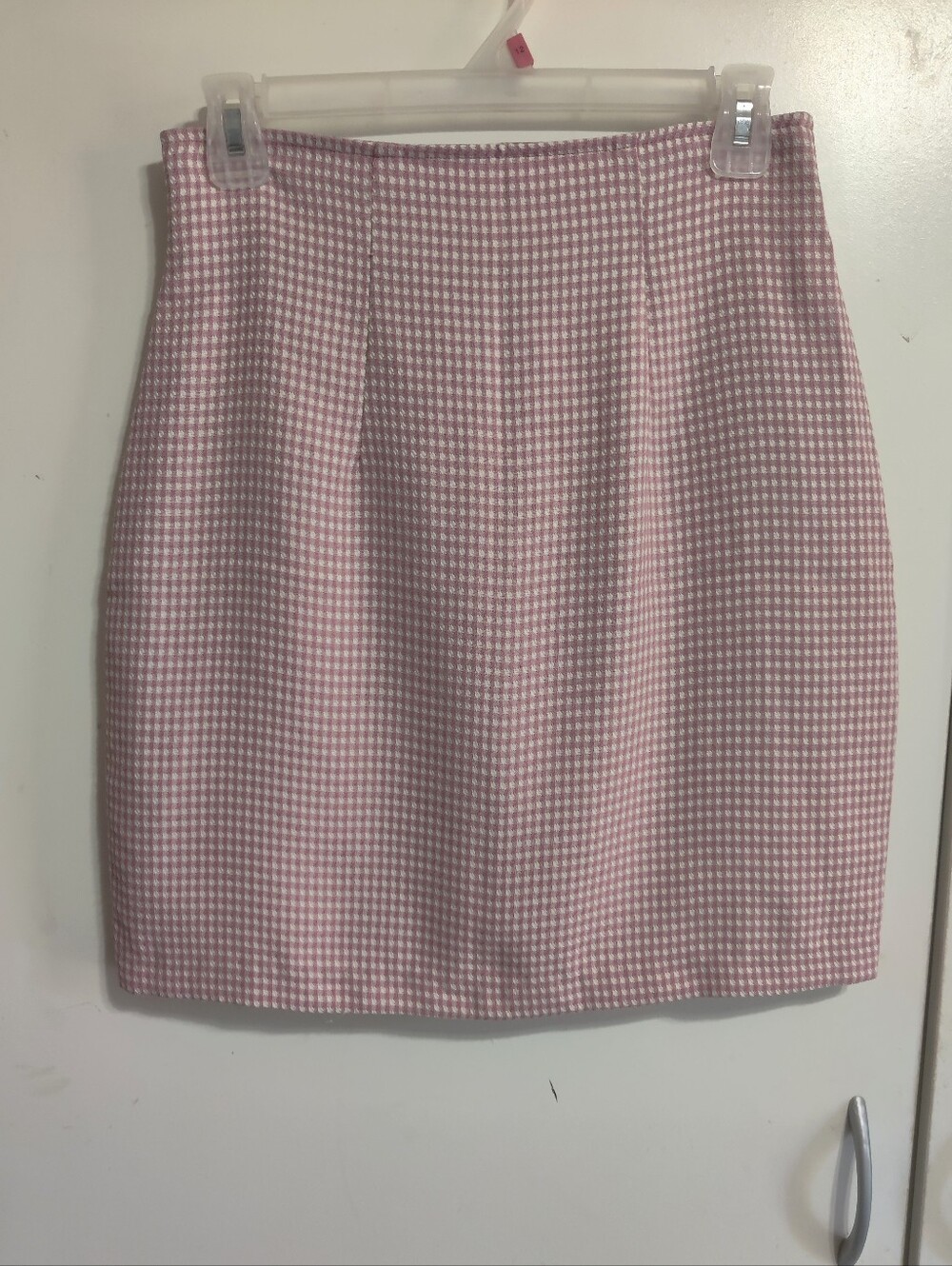 Classic Houndstooth Pencil Skirt - Pink And White.